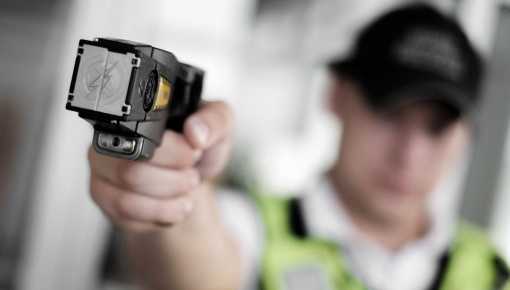 El Gobierno porteño quiere comprar Taser para la Policía de la Ciudad
