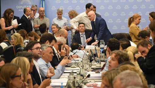 Sigue el escándalo por el dictamen de la Ley Bases: presentaron una denuncia