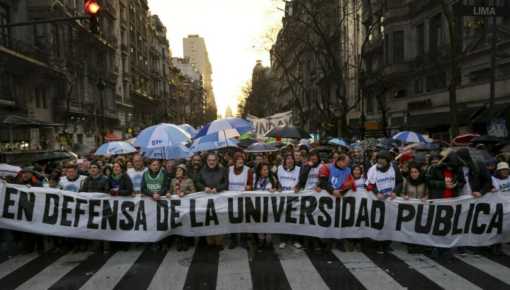 Cacerolazo estudiantil en la UBA para reclamar por presupuesto universitario