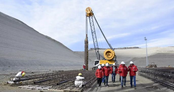 Obra de una represa de Gezhouba en Santa Cruz