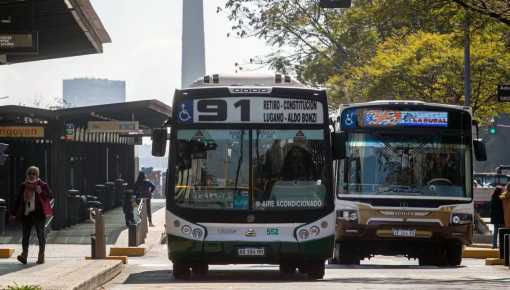 ¿Cuánto necesita una familia para cubrir los gastos de transporte y servicios?