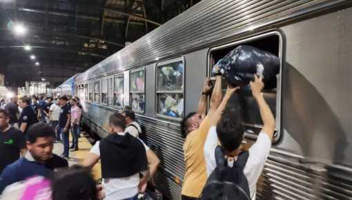 Solidaridad al máximo: un tren llevó a Bahía Blanca 12 vagones llenos de donaciones