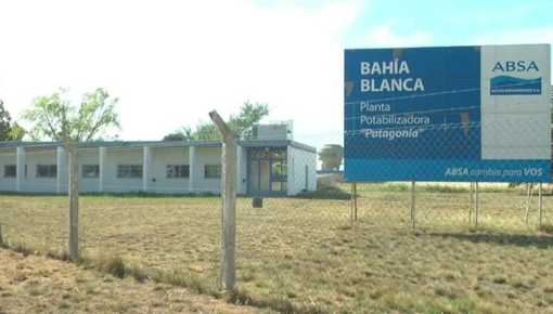 La empresa Aguas Bonaerenses entrega 100 mil litros de lavandina en Bahía Blanca