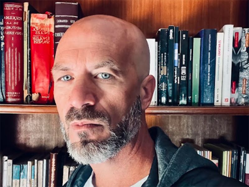 El escritor y poeta Julián Cavallaro.