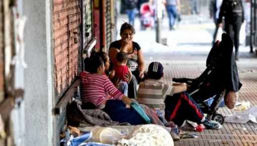 Una familia tipo necesitó 4 salarios mínimos para no estar bajo la línea de pobreza