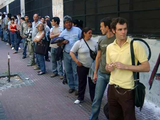 Esclavos asumidos: las pretensiones salariales en Argentina quedaron por debajo de la inflación