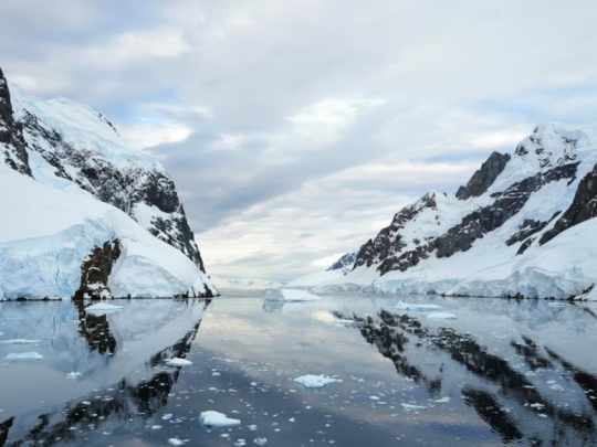 La Antártida enfrenta un cambio sin precedentes: el deshielo avanza por un nuevo factor climático