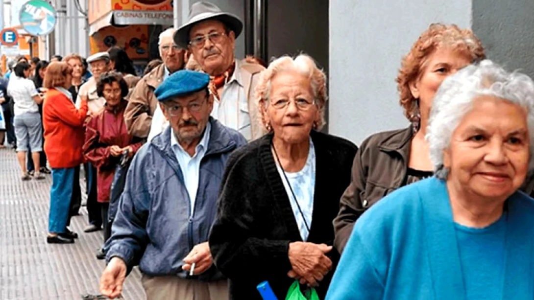 Más del 40% de los hogares con adultos mayores tiene ingresos insuficientes