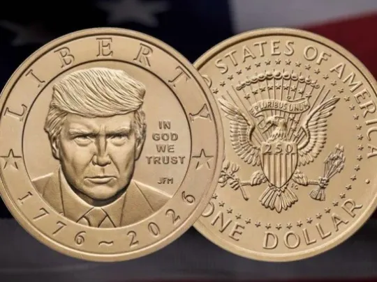 Trump lanzó una moneda con su propio rostro